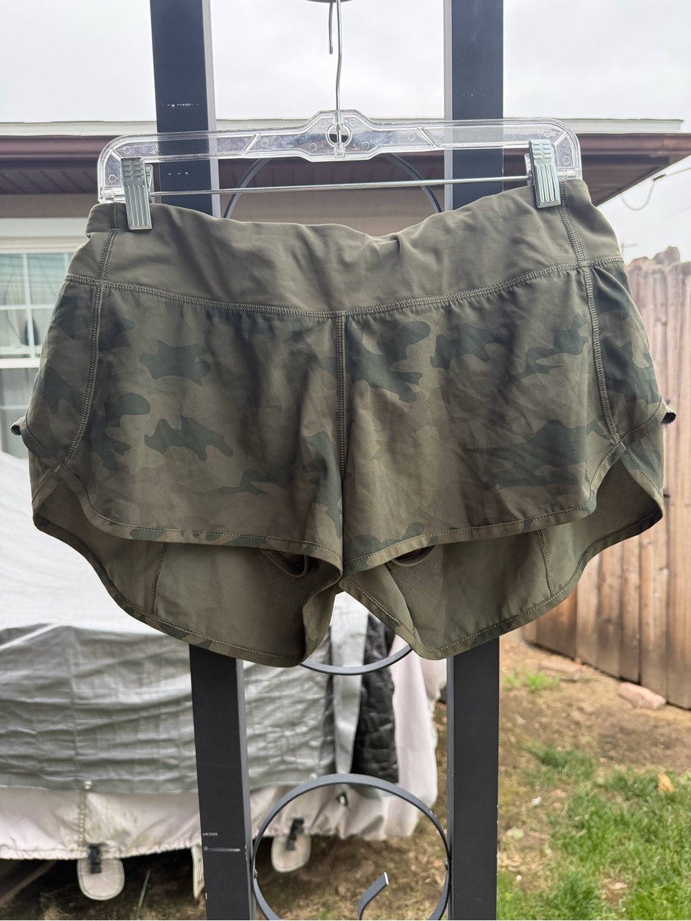 lululemon athletica Olive Camo Speed Up Shorts Size 10